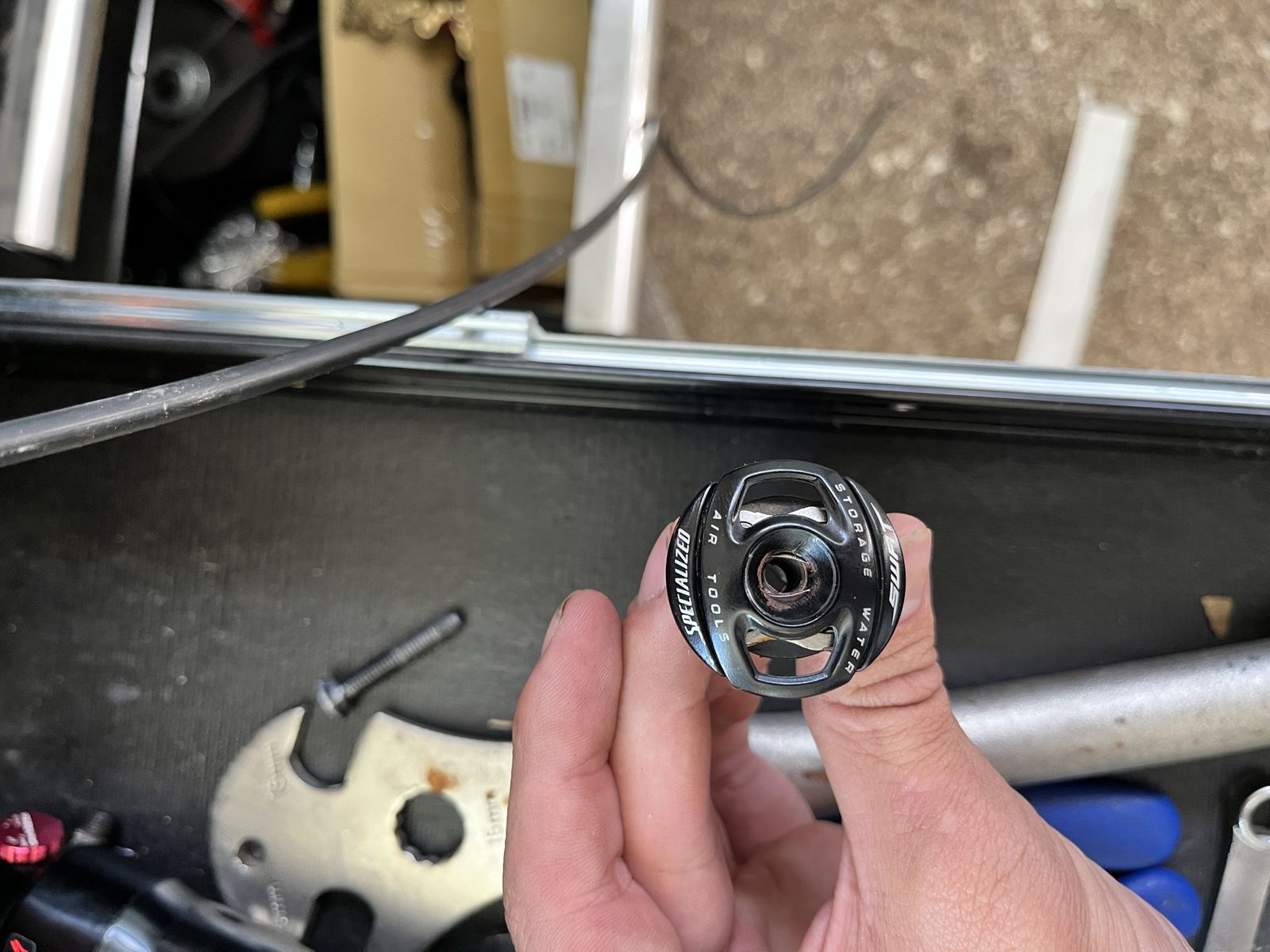 Specialized tool top cap