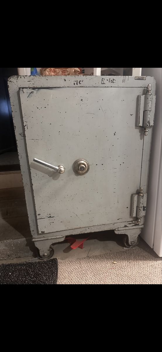 Vilcan Safe Early 1900