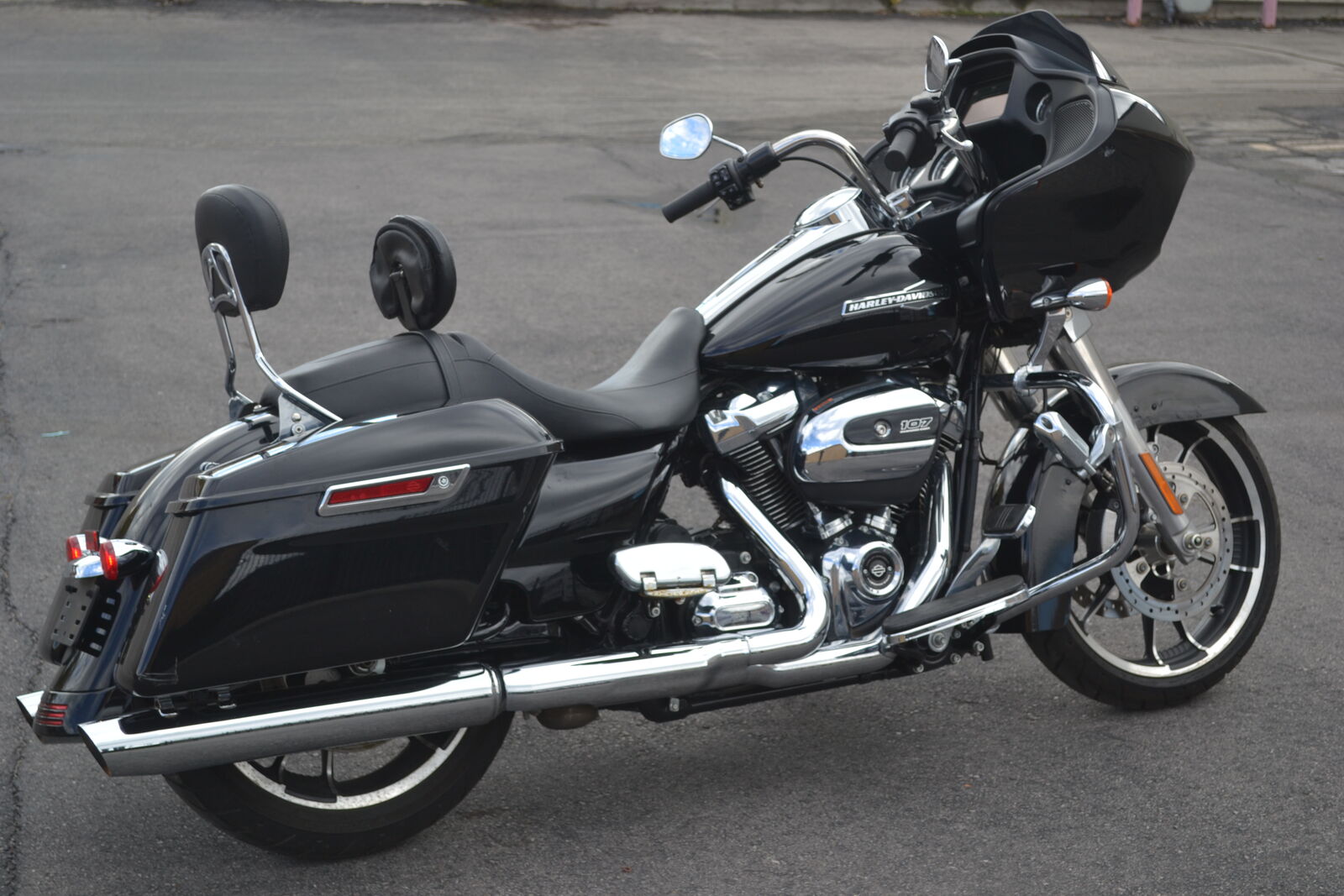 2022 Harley Davidson Road Glide - LOW MILES