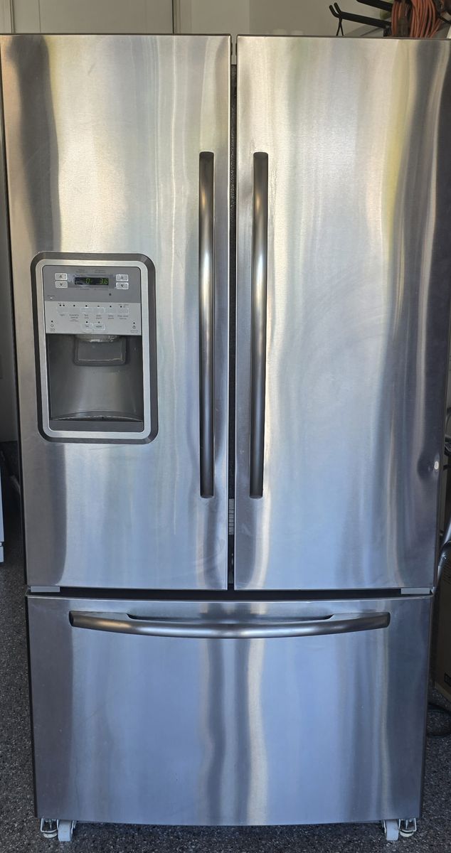 25 cf Whirlpool French Door Refrigerator