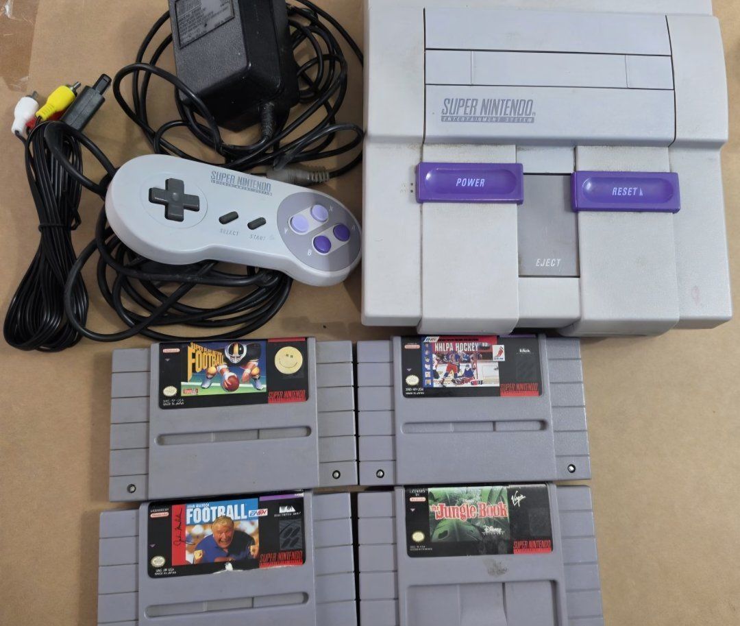Super Nintendo Entertainment System (SNES) Console with Controller & 4 Games