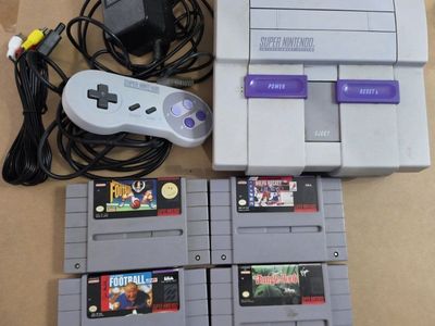 Super Nintendo Entertainment System (SNES) Console with Controller & 4 Games