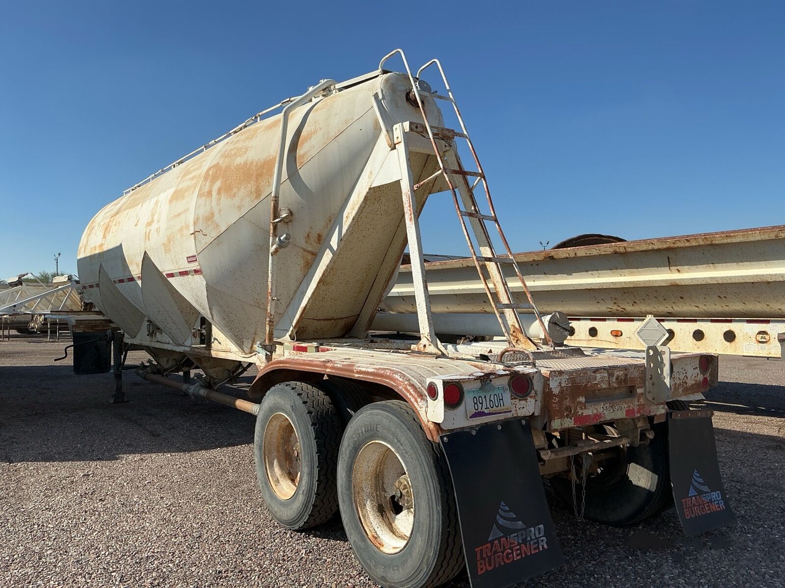 1979 Fruehauf 1100 Cubic Ft. Pneumatic Bulk Trailer # 4595