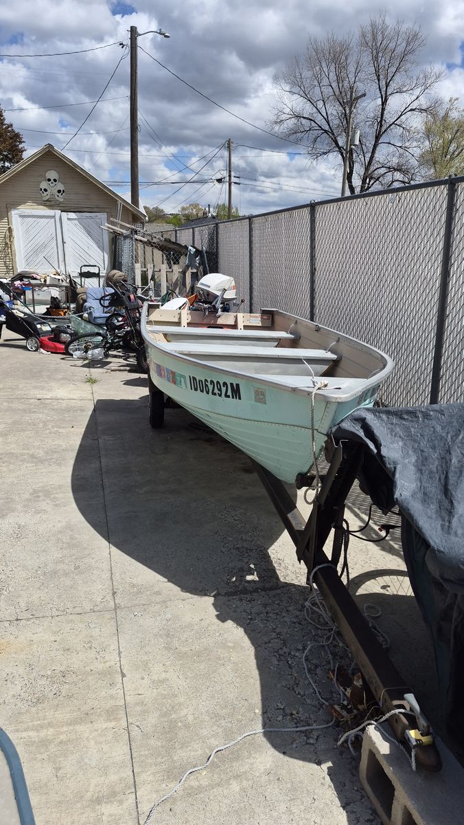 12ft Aluminum Fishing boat and trailer for sale