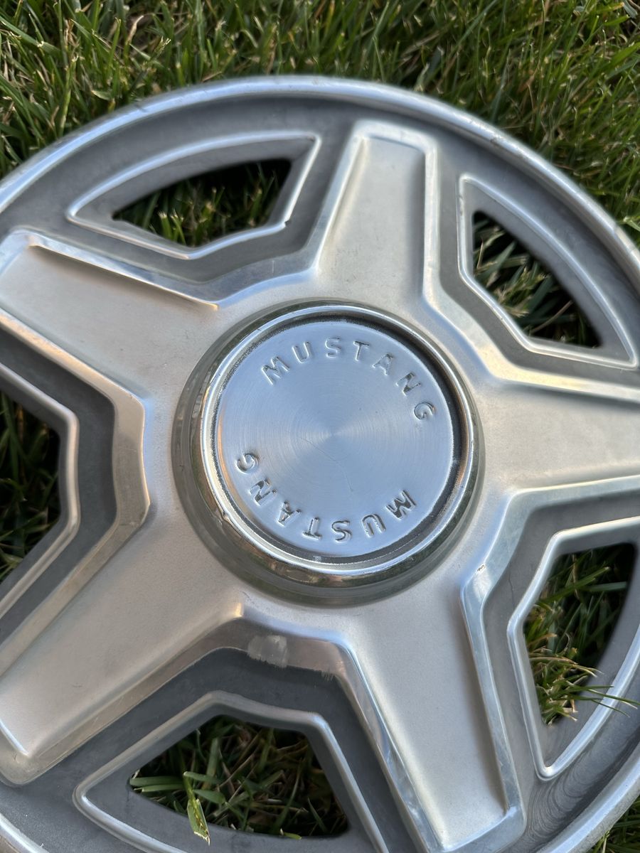 Mustang Hubcaps