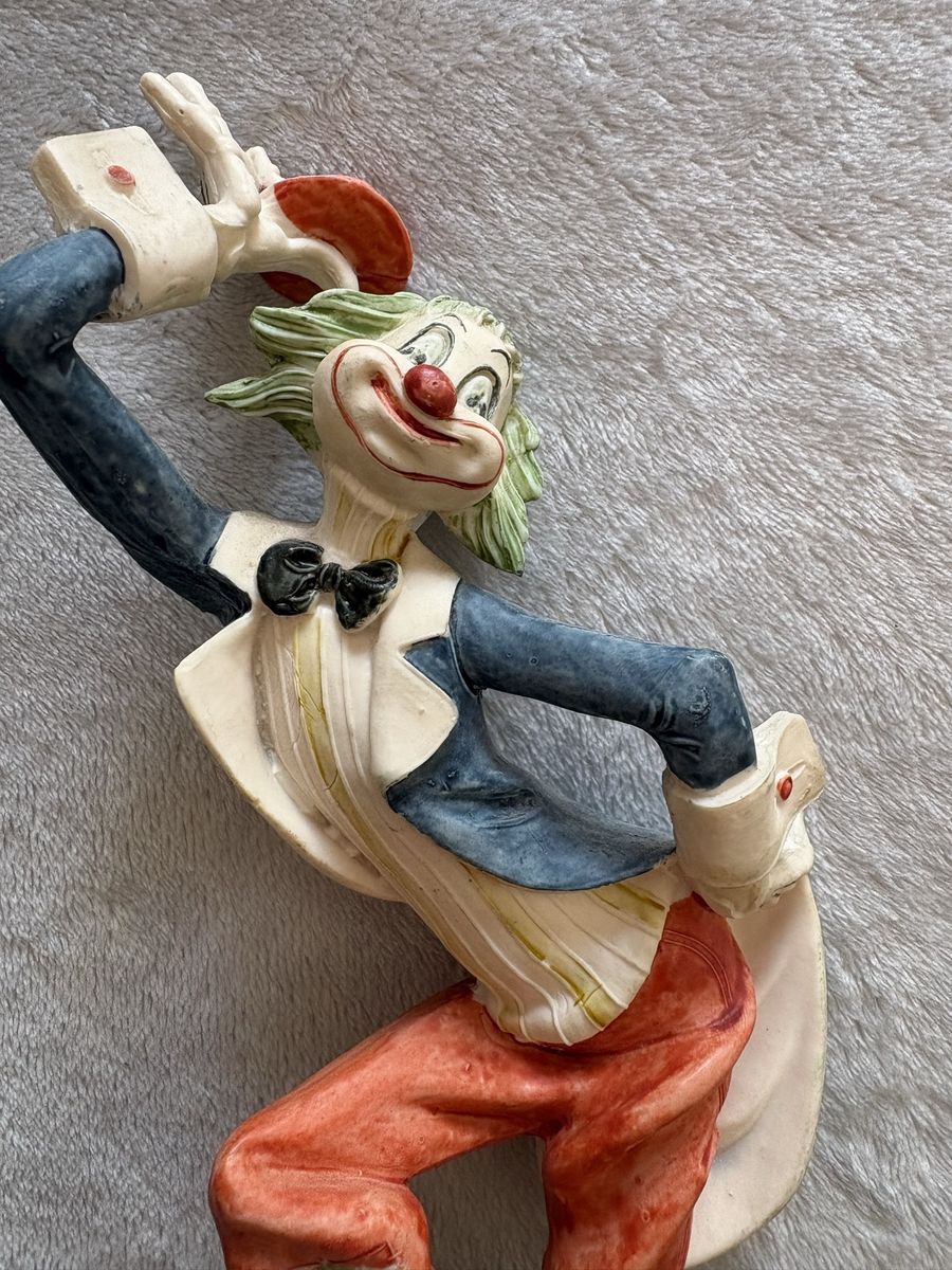 Prestige Clown figurine w/ wind-up music box