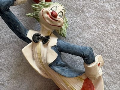 Prestige Clown figurine w/ wind-up music box