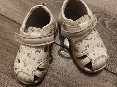Girls White Bunny Print Sandals Toddler Shoes Size 5