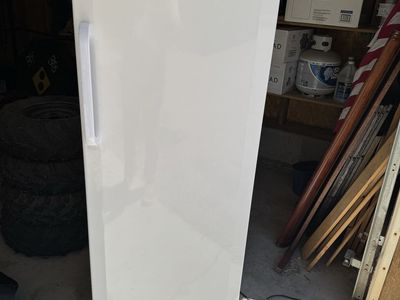 Hamilton Beach 11 cu. ft. Upright Freezer – Like New!