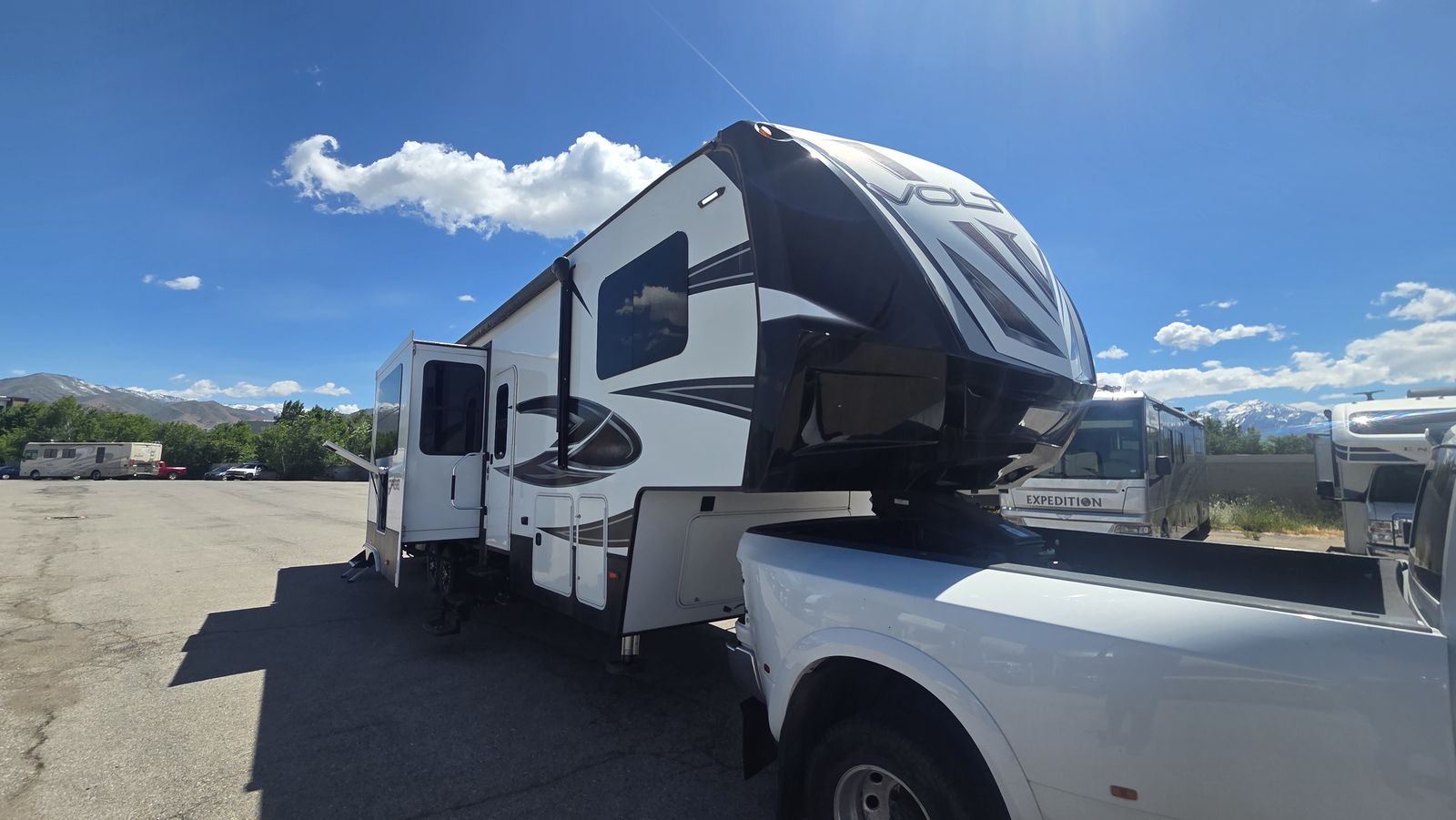 2017 Dutchmen Voltage 3605