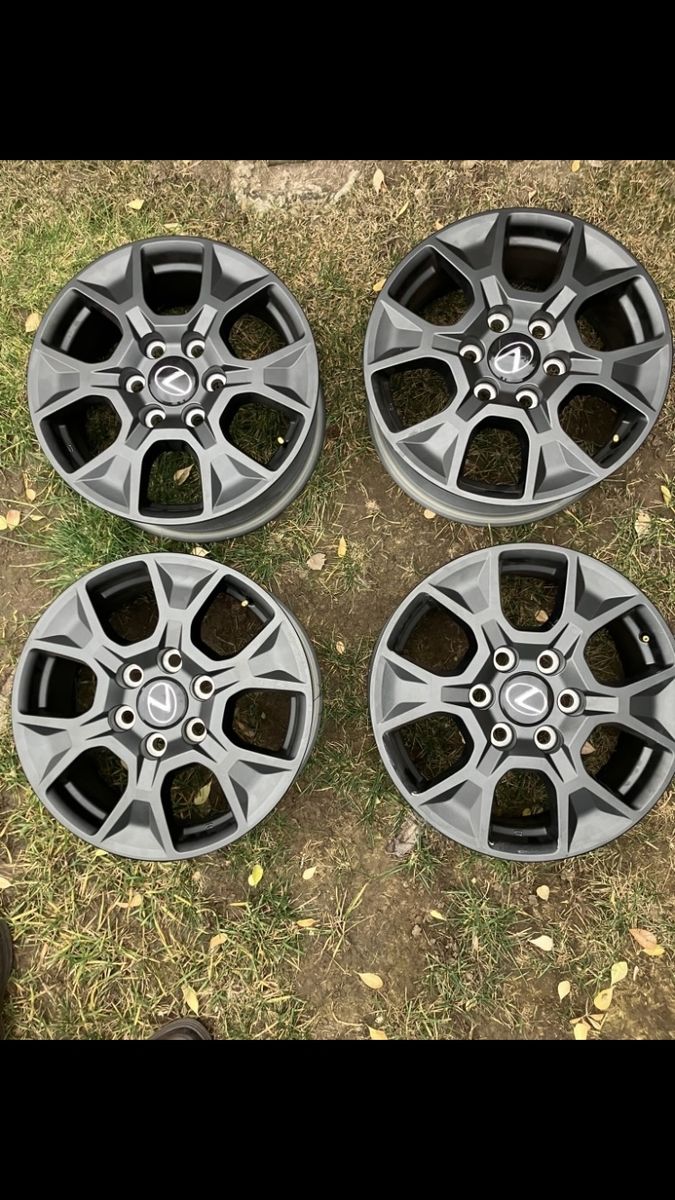 18 x 7 6 lug Lexus GX wheels like new set of 4