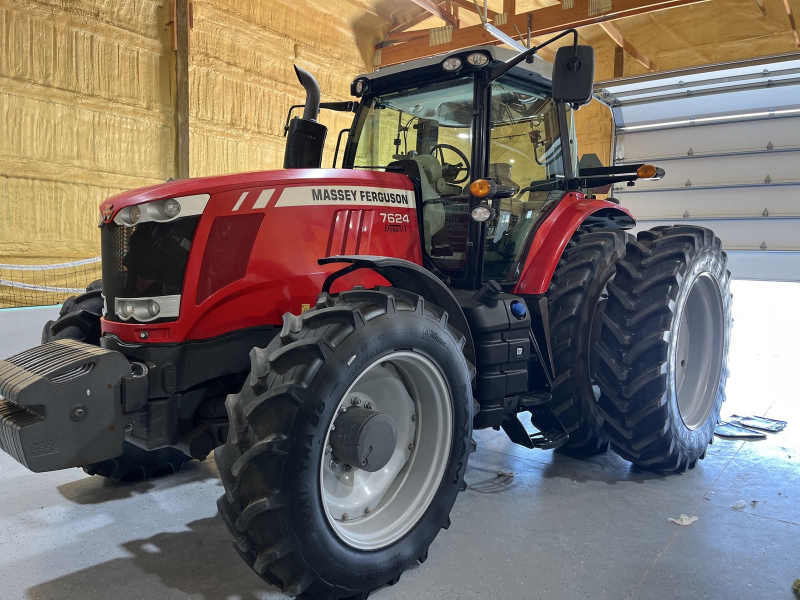 Massey Ferguson 7624 Dyna-VT Tractor