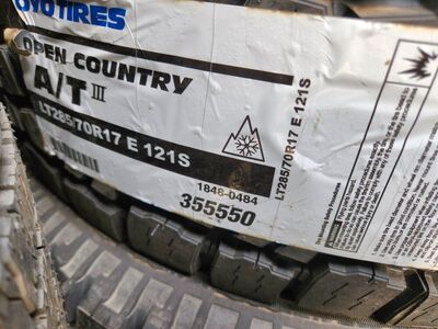 285/70r17 toyo open country at