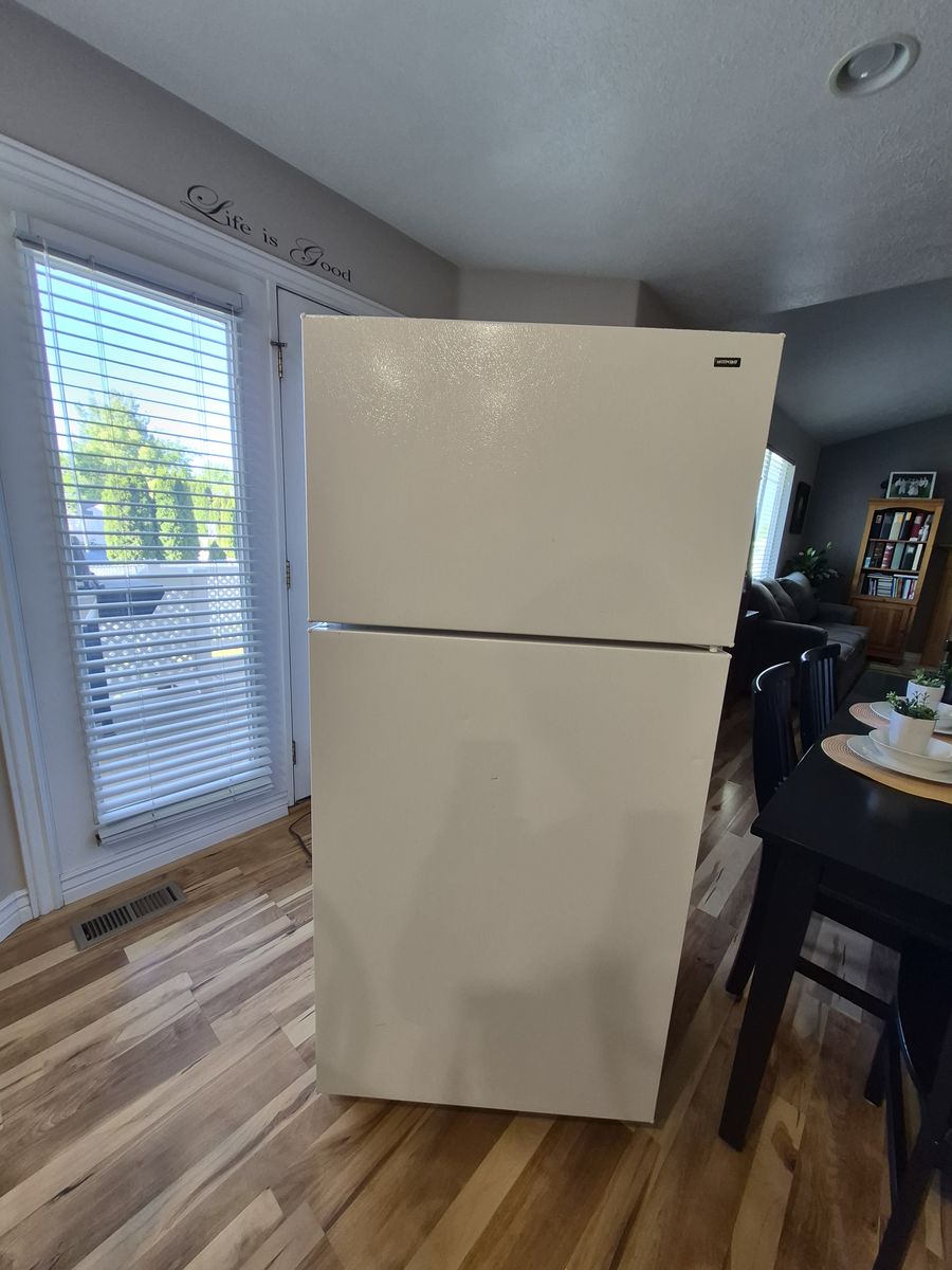 Hotpoint 16 cubic foot Refrigerator