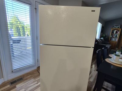 Hotpoint 16 cubic foot Refrigerator