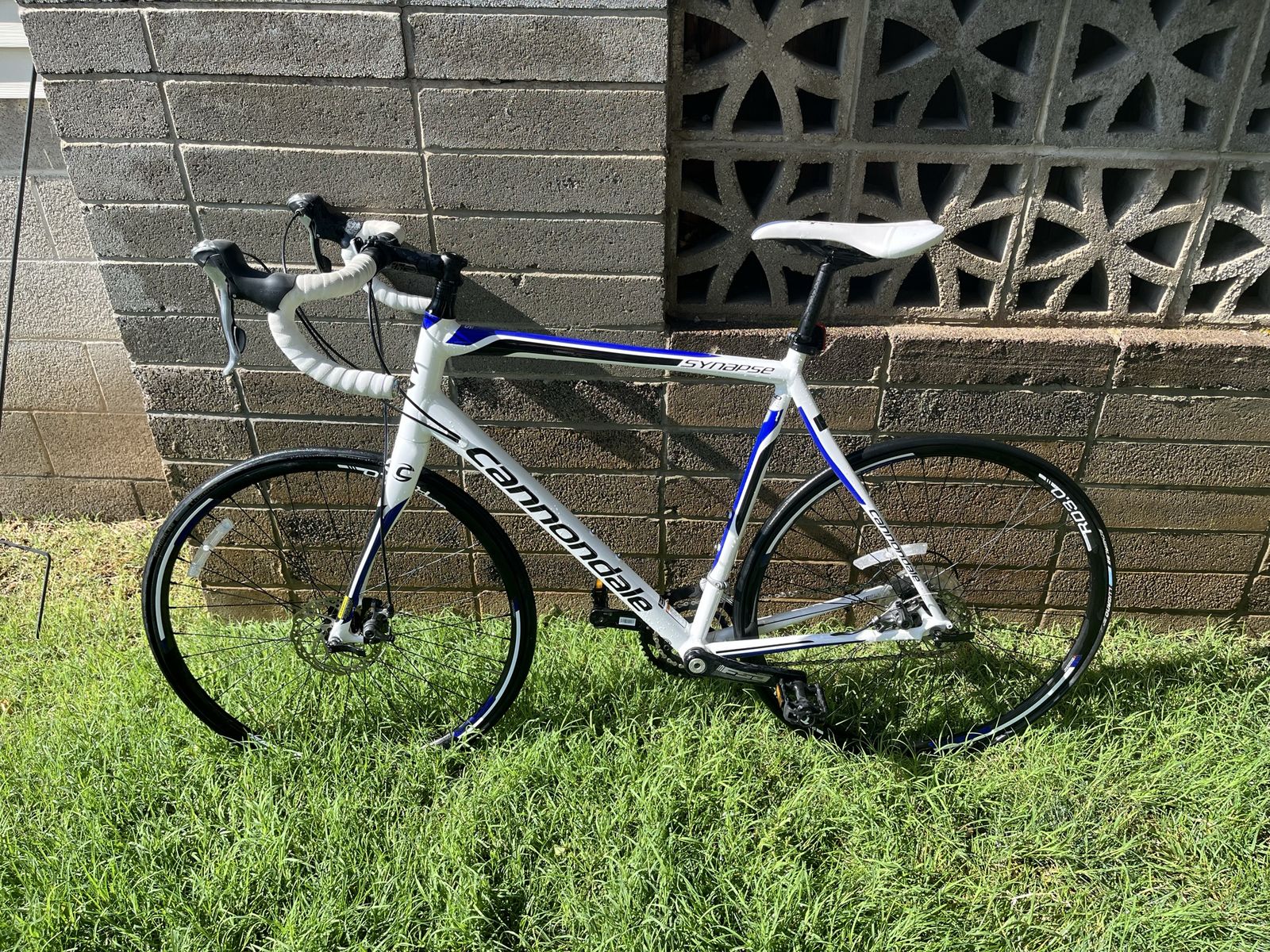 2015 Cannondale Synapse Road Bike - 58 cm Frame