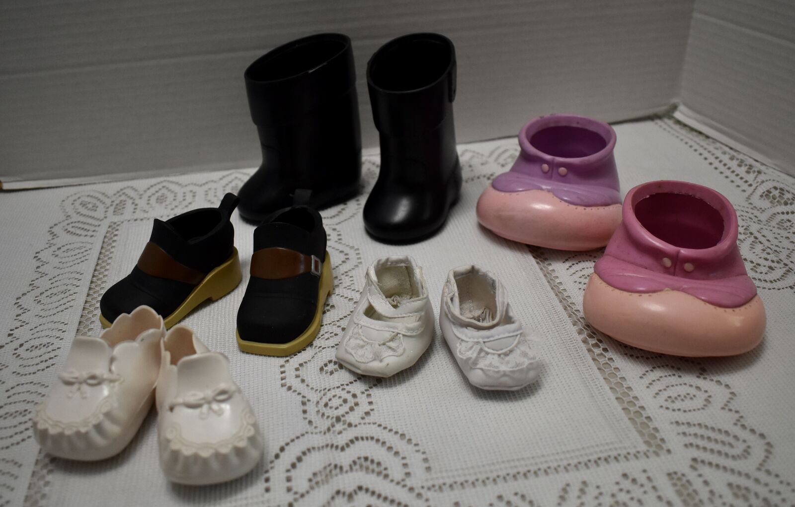 Several Really Cute Larger Baby Doll Shoes For Cabbage Patch, Baby Dolls, And Teddy Bears