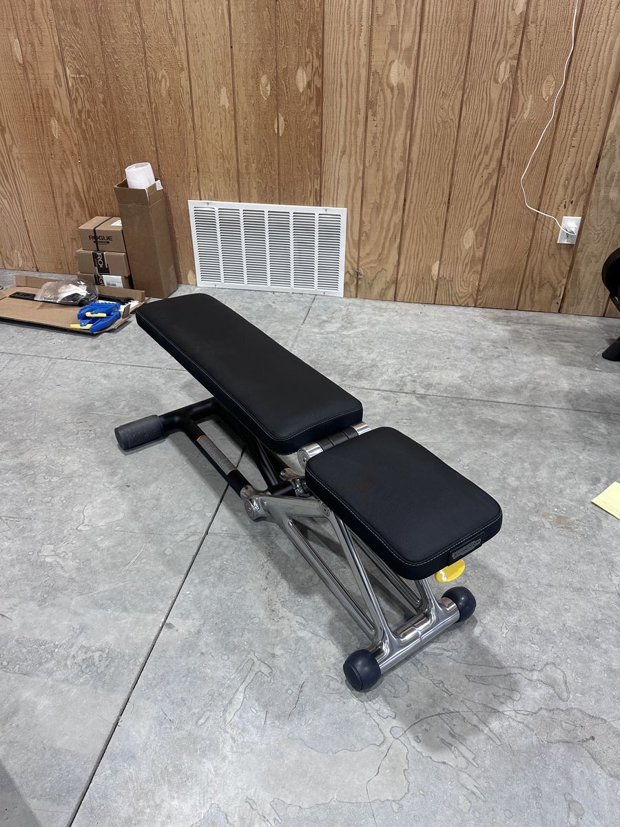 Technogym Element+ Adjustable Weight Bench - Excellent Condition Home Gym Fitness Equipment