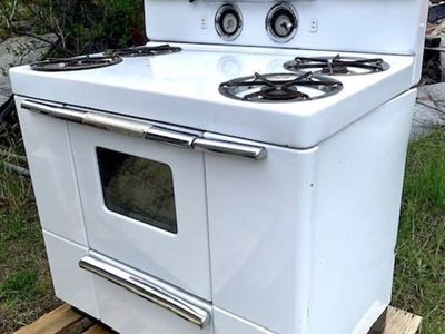 Maytag 50’s gas range