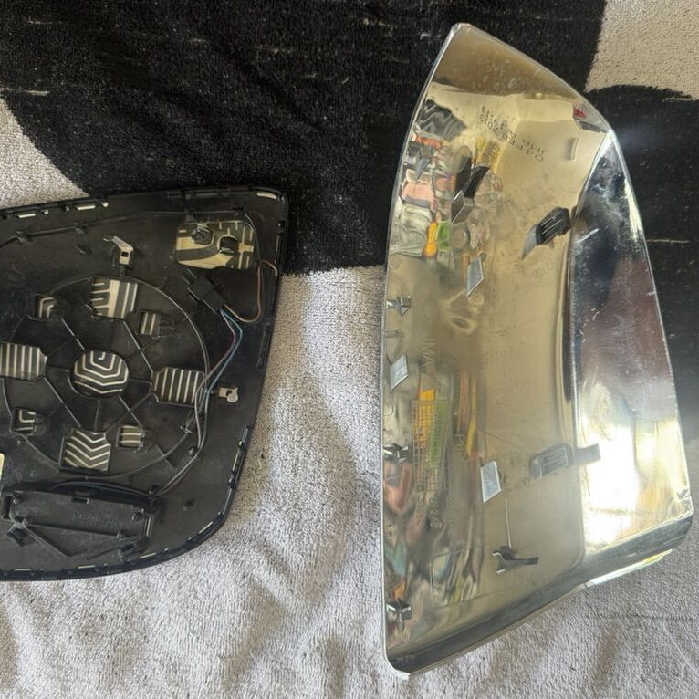 Toyota Tundra Side Mirror (Driver)