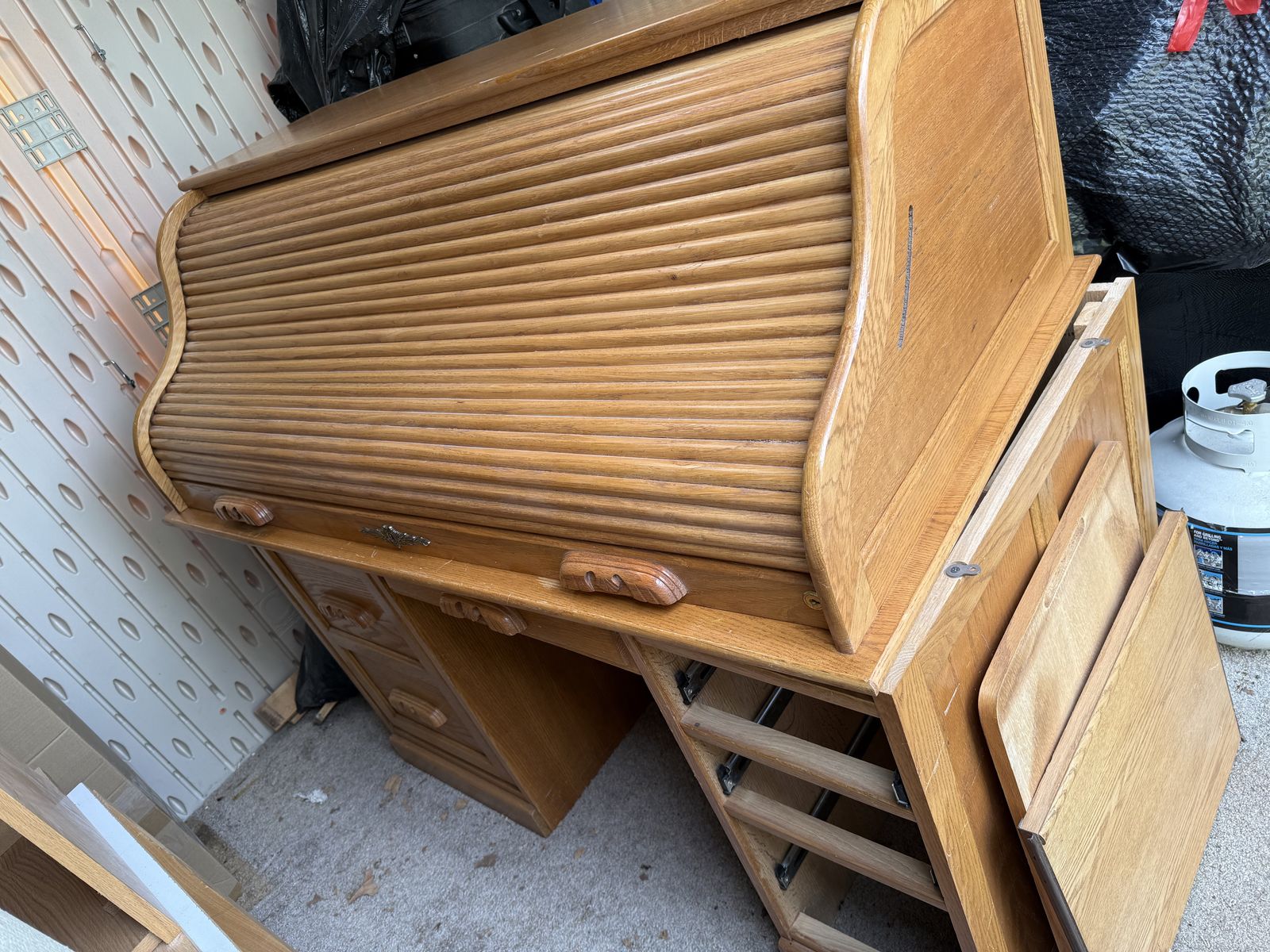 Roll-top desk