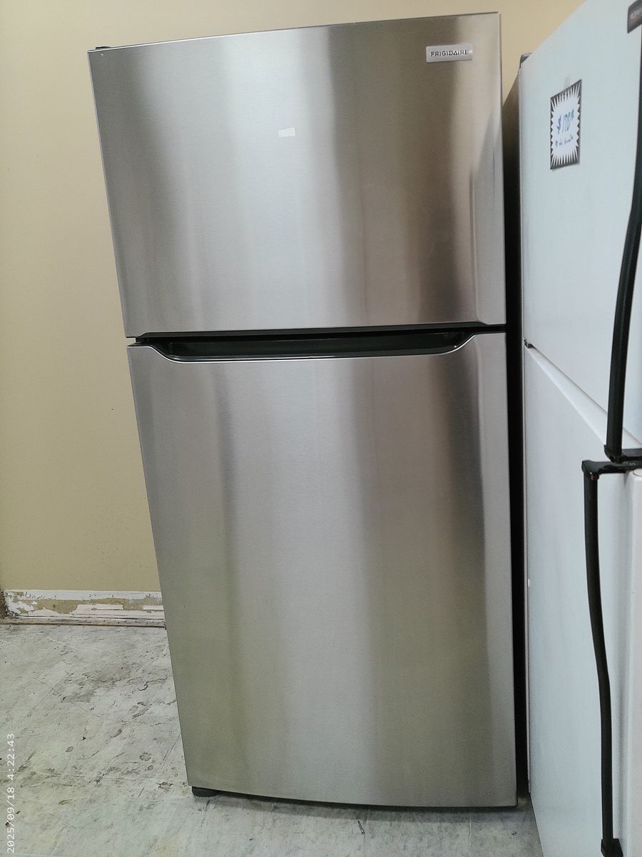 Stainless Steel 18 cf Top Freezer Refrigerator~Works Great~90 Day Guarantee