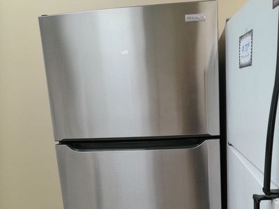 Stainless Steel 18 cf Top Freezer Refrigerator~Works Great~90 Day Guarantee