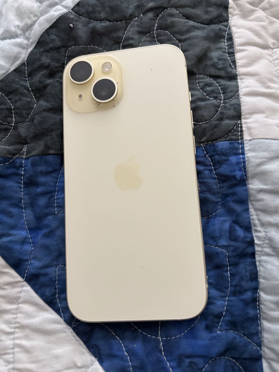 Apple iPhone 15- 128GB - Gold (Unlocked)