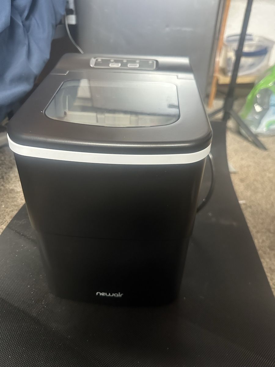 26 lb. Portable countertop ice 🧊maker