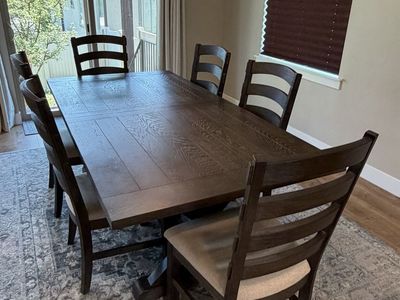Paladin Dining Set