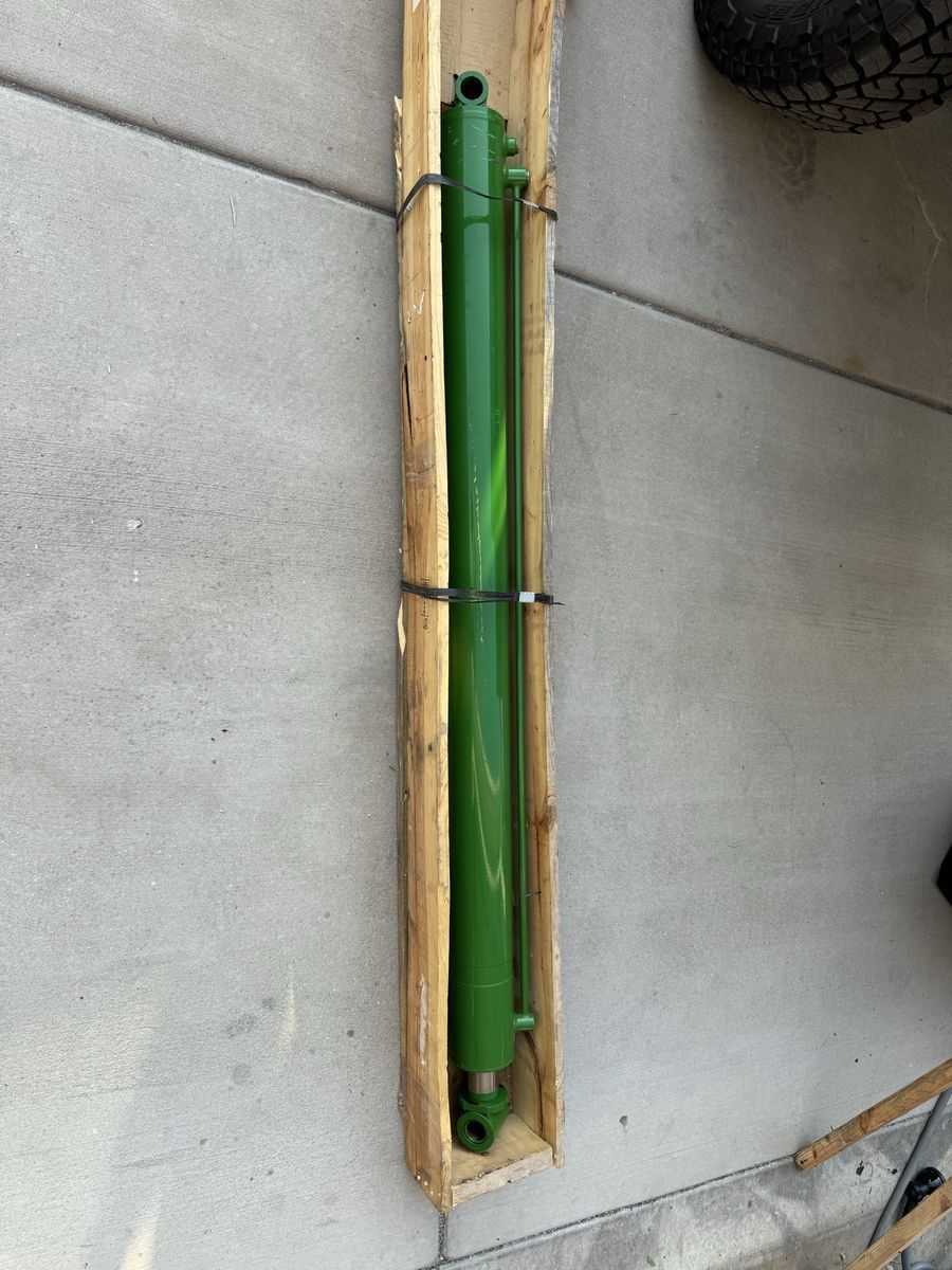 John Deere Hydraulic Cylinder - AHC10196 / AA108094 (1740/45 Planter Lift/Tilt)