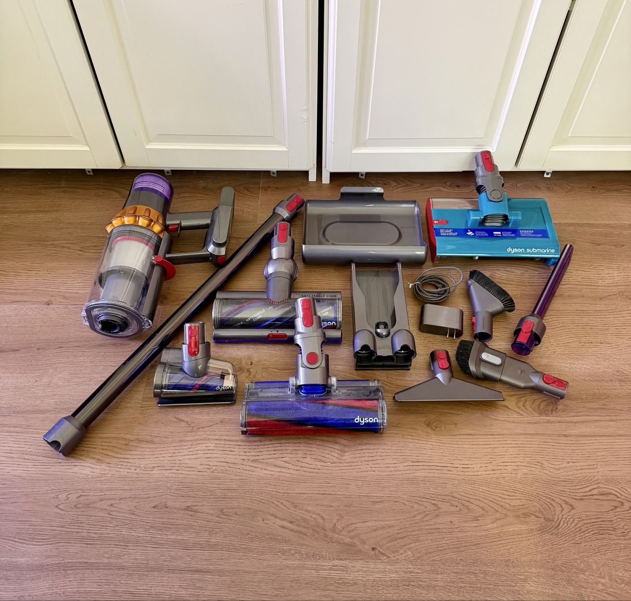 Like New Dyson V15s Detect Submarine, All Accessories Included.