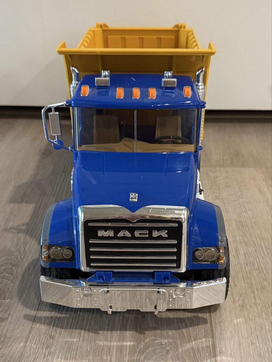 Bruder Mack toy Granite Dump Truck 