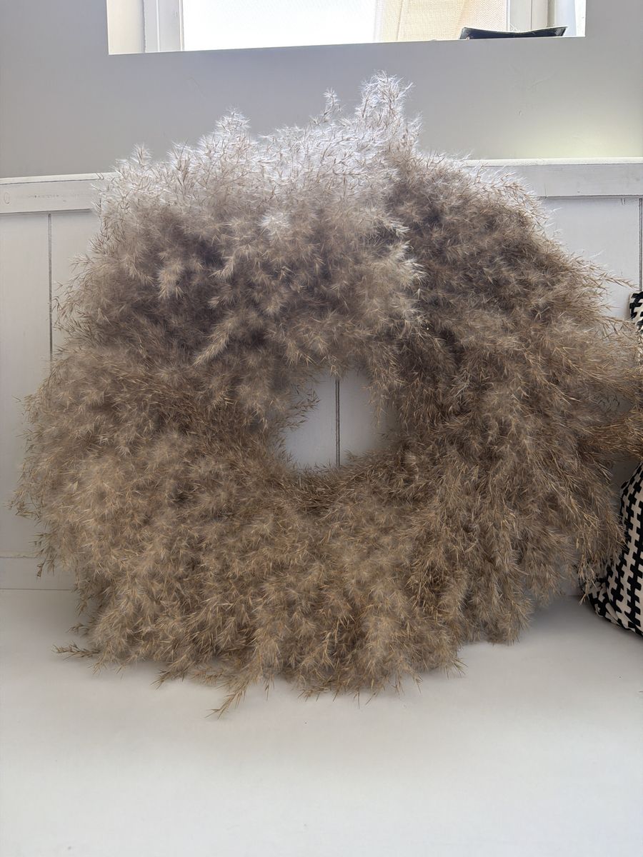 Large Pampas Grass Wreath - Natural Dried Floral Wall Decor
