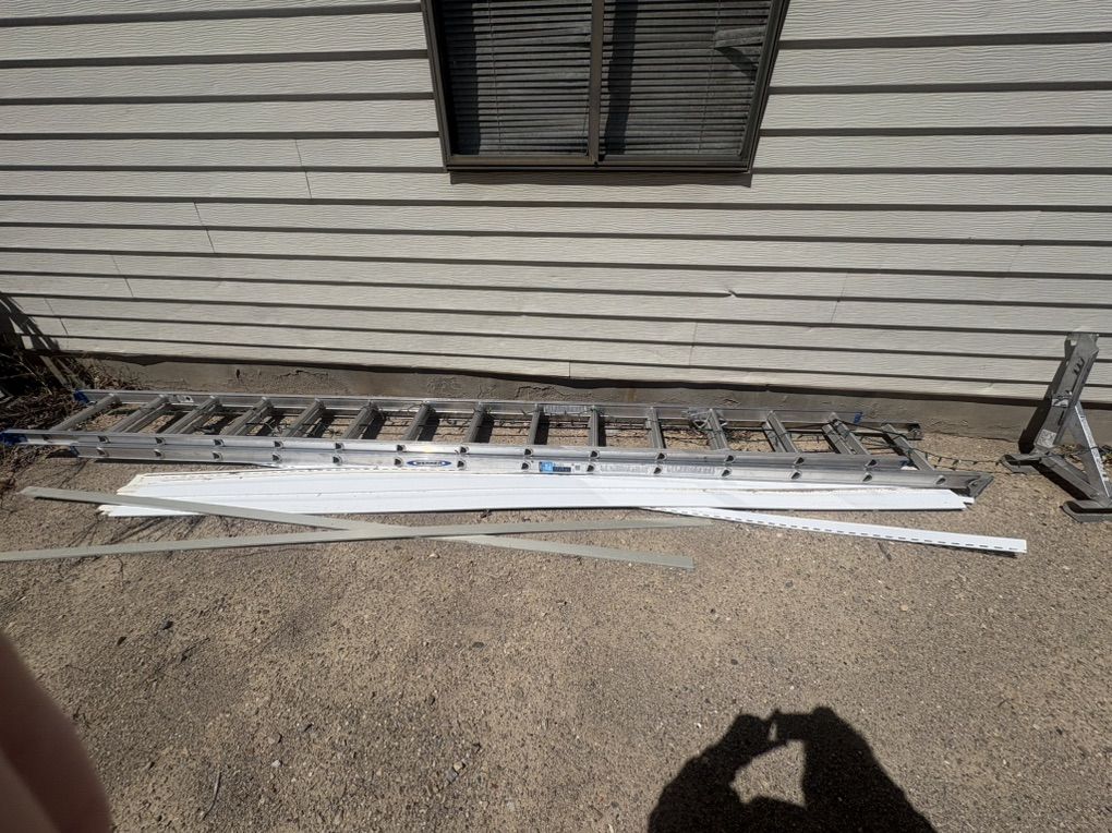 Werner extension ladder 28ft w/ ladder jacks