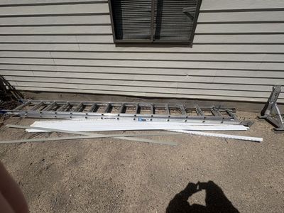 Werner extension ladder 28ft w/ ladder jacks