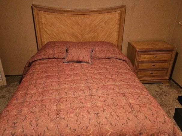 Thomasville Bedroom Set – Headboard, Nightstand, Mattress + More (Like New)