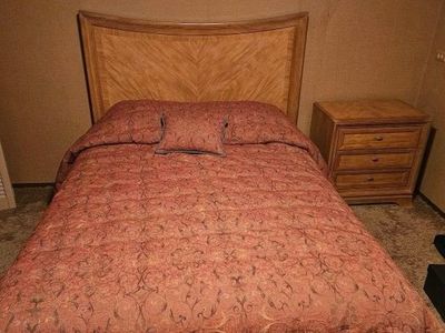 Thomasville Bedroom Set – Headboard, Nightstand, Mattress + More (Like New)