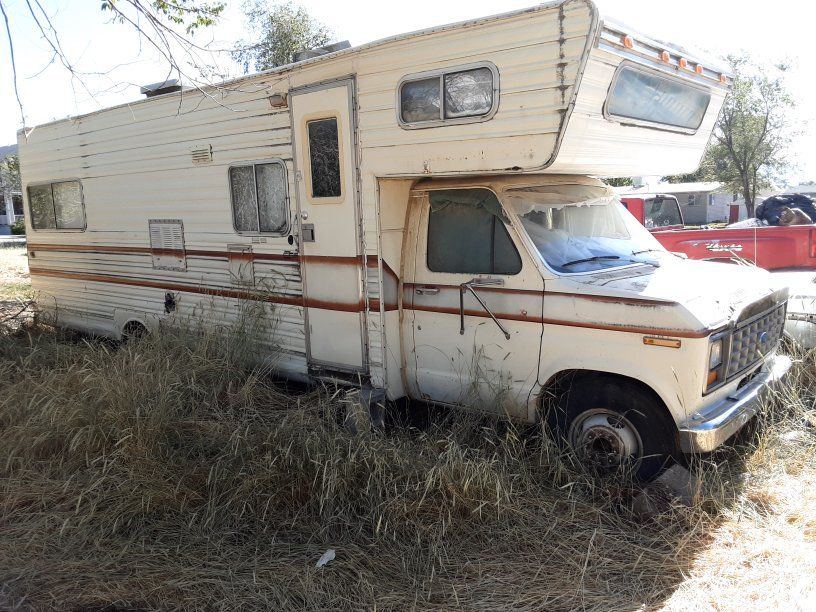 1979 Ford harvest motor home. natural gas
