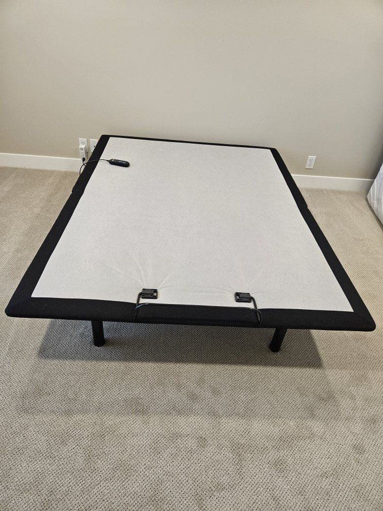 Queen adjustable base bed