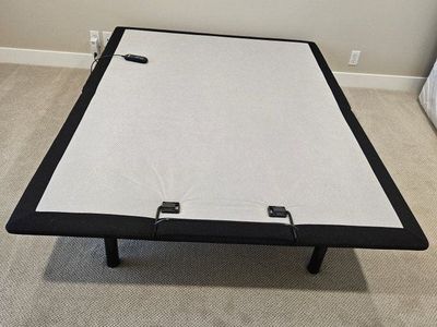 Queen adjustable base bed