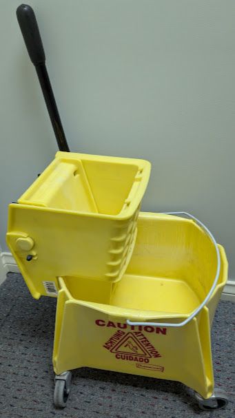 Rubbermaid FG758021YEL Mop Wringer Bucket With Wheels, 35 qt Capacity, Plastic Bucket/Pail, Yellow