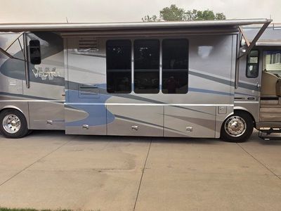 2005 Winnebago Vectra Diesel Pusher- 75,956- Garage kept