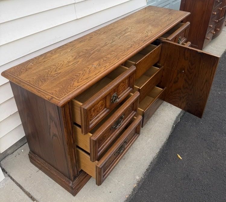 Gorgeous dresser