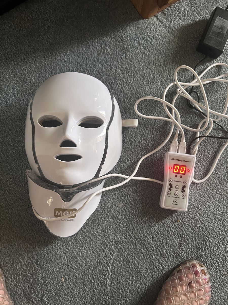 MGK LED Light Therapy Facial Mask with Neck Attachment