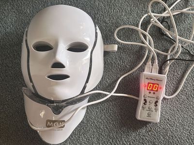 MGK LED Light Therapy Facial Mask with Neck Attachment
