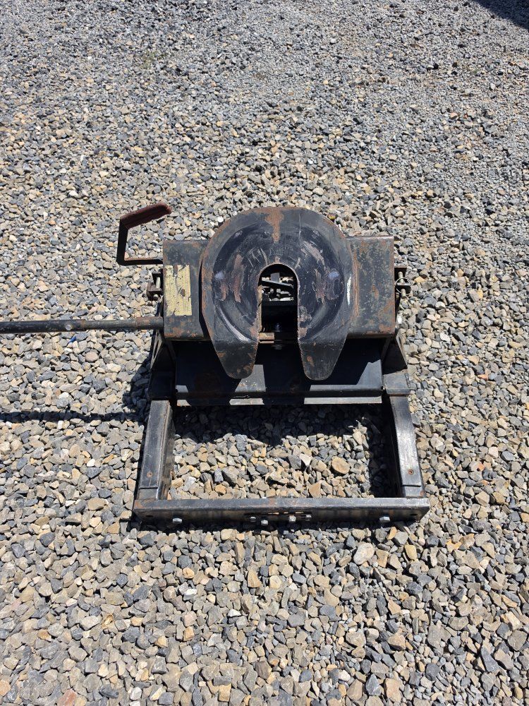 lil rocker 5th Wheel Trailer Hitch Assembly with slider base
