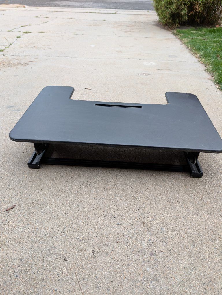 Rising standing desk