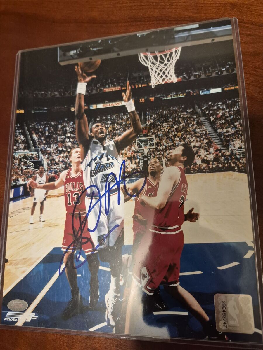 Karl Malone Autograph 8x10 Picture - With Authentication