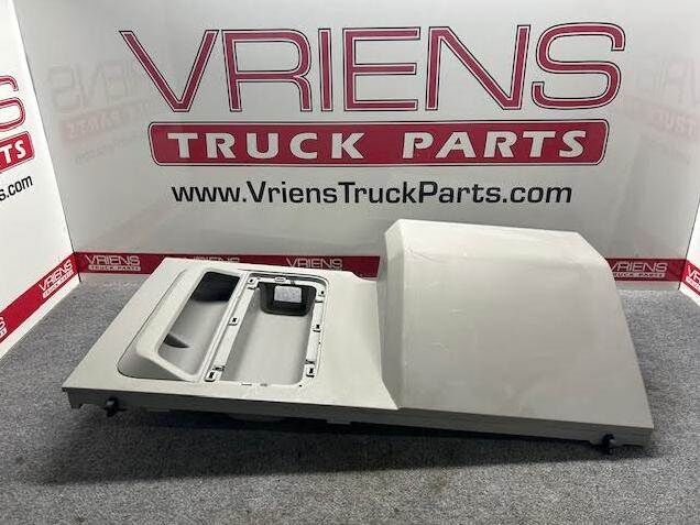 U22-1113-661 CLOSURE-LHU AFT ASSY GRAY
SOME SCRATCHES AND CHIPS IN THE PART